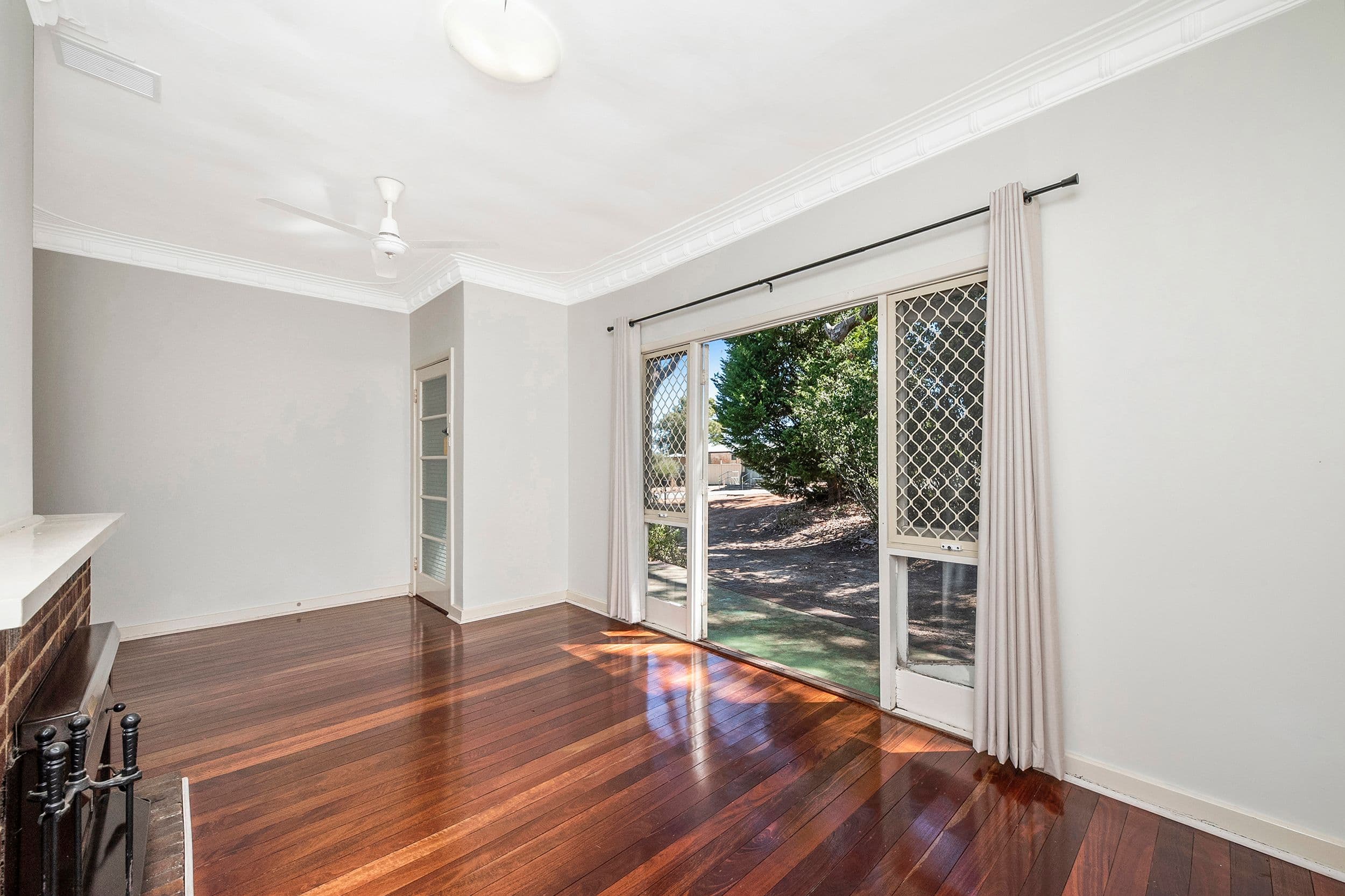 105 Lesmurdie Road, Lesmurdie WA 6076, Lesmurdie - Thumbnail 4