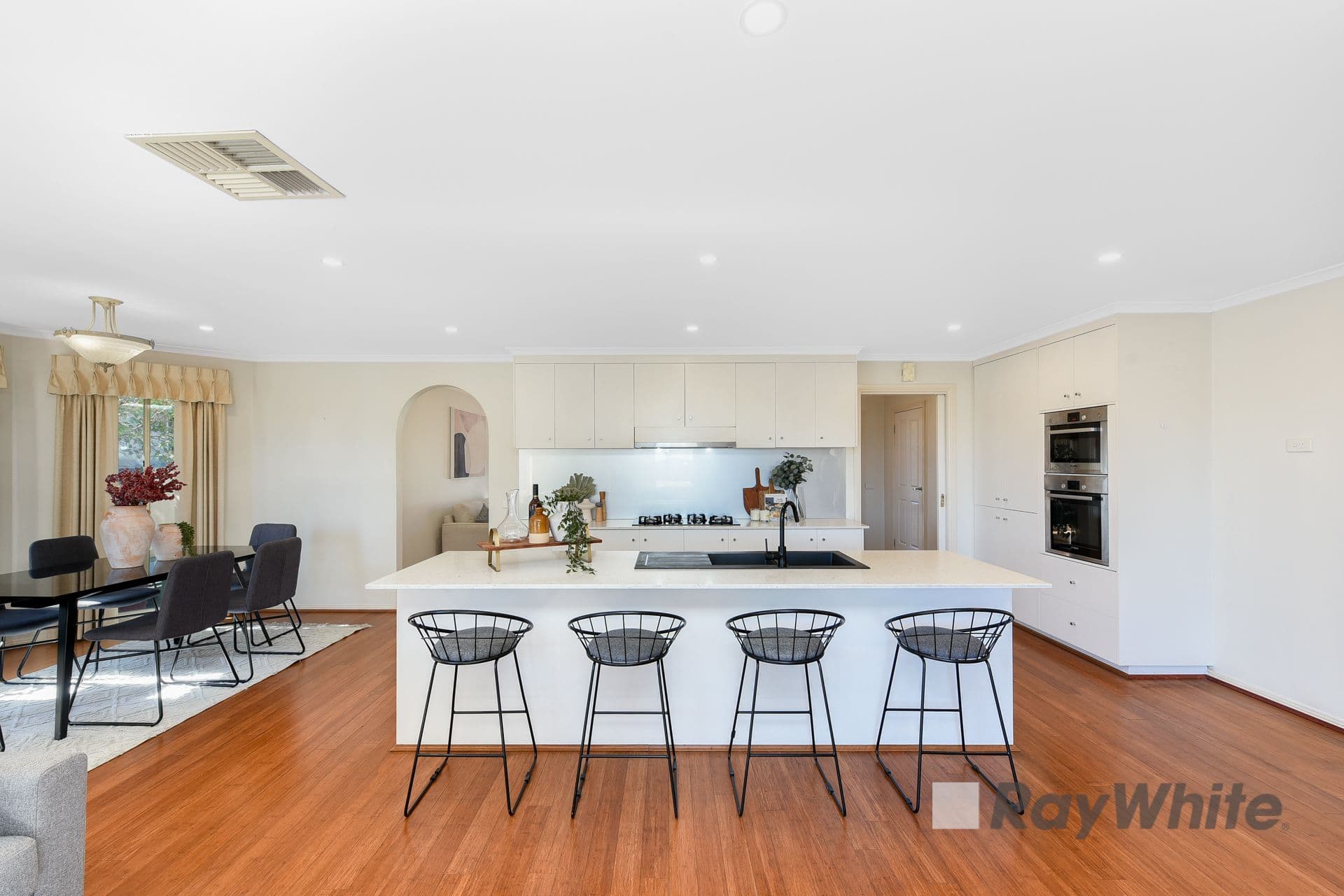 7 Showjump Crescent, Endeavour Hills VIC 3802, Endeavour Hills - Thumbnail 3