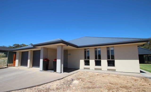 4 Tamblyn Street, CLARE SA 5453, Clare - Image 1