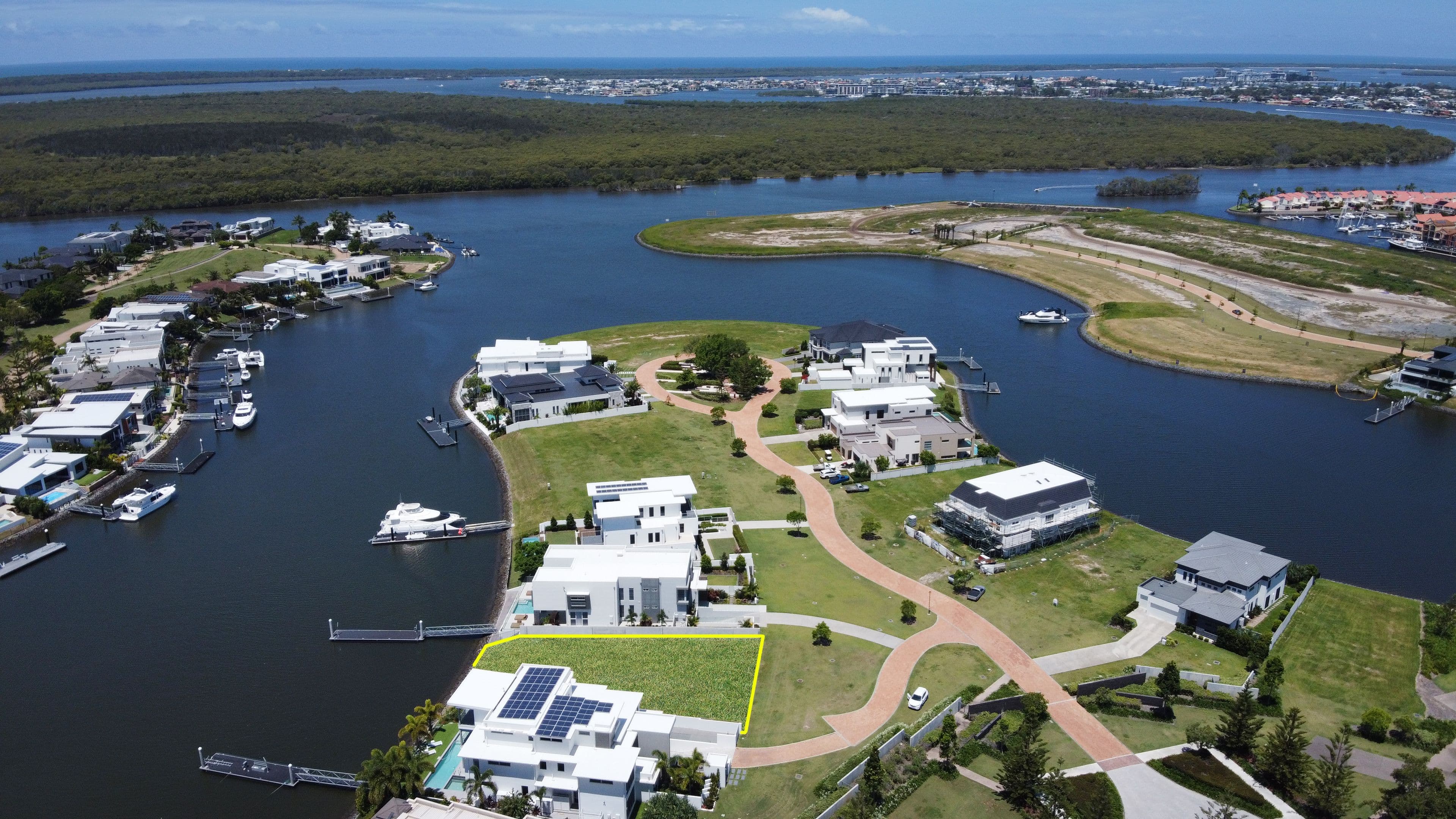 1030 Edgecliff Place, Sanctuary Cove QLD 4212, Hope Island - Thumbnail 2