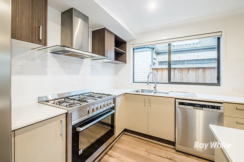 8 Hassett Lane, Cranbourne West VIC 3977, Cranbourne West - Thumbnail 2