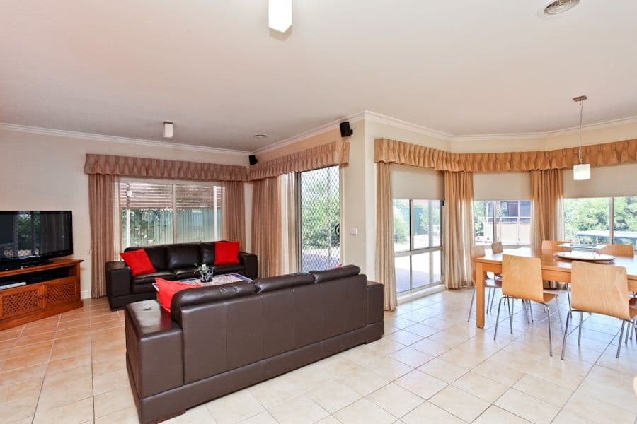 8 Balmoral Close, WYNDHAM VALE VIC 3024, Wyndham Vale - Thumbnail 6