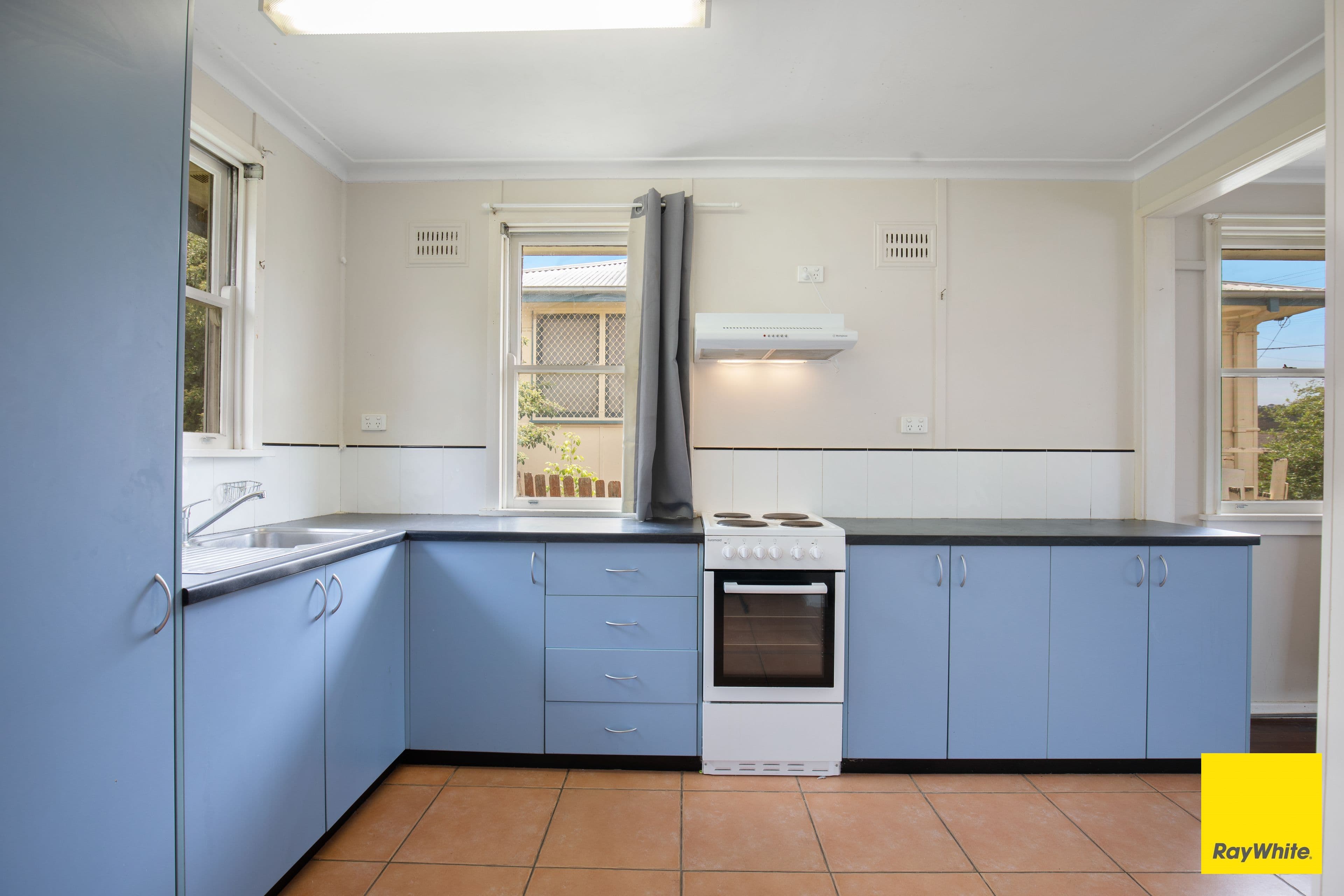 16A Douglas Street, Armidale NSW 2350, Armidale - Thumbnail 3
