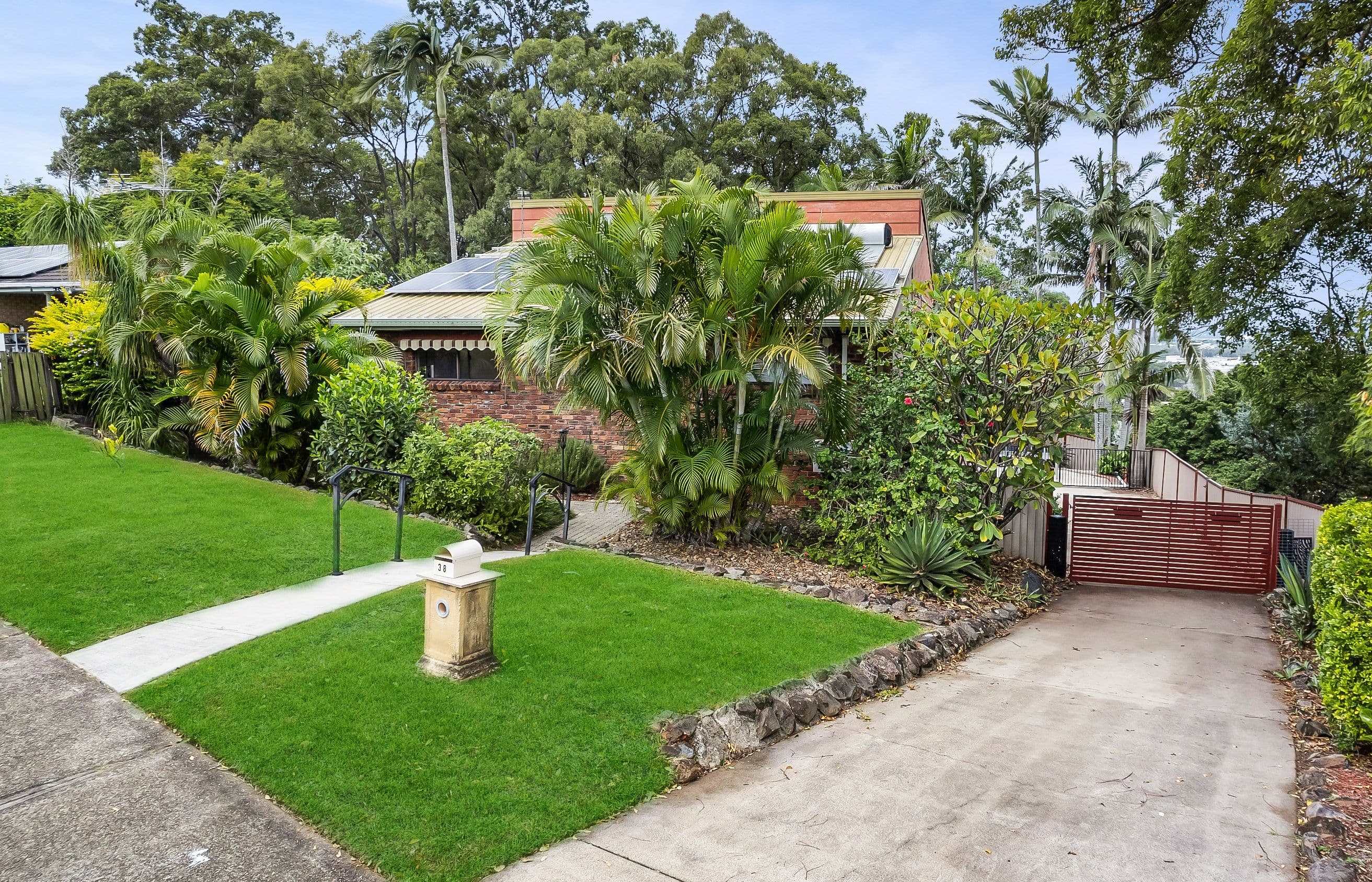 38 Explorers Way, Worongary QLD 4213, Worongary - Thumbnail 2