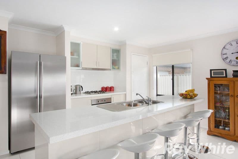 21 Edenbrook Circuit, Pakenham VIC 3810, Pakenham - Thumbnail 3