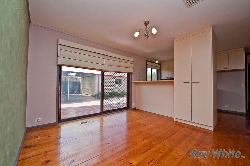 8 Hallett Place, KAMBAH ACT 2902, Kambah - Thumbnail 3