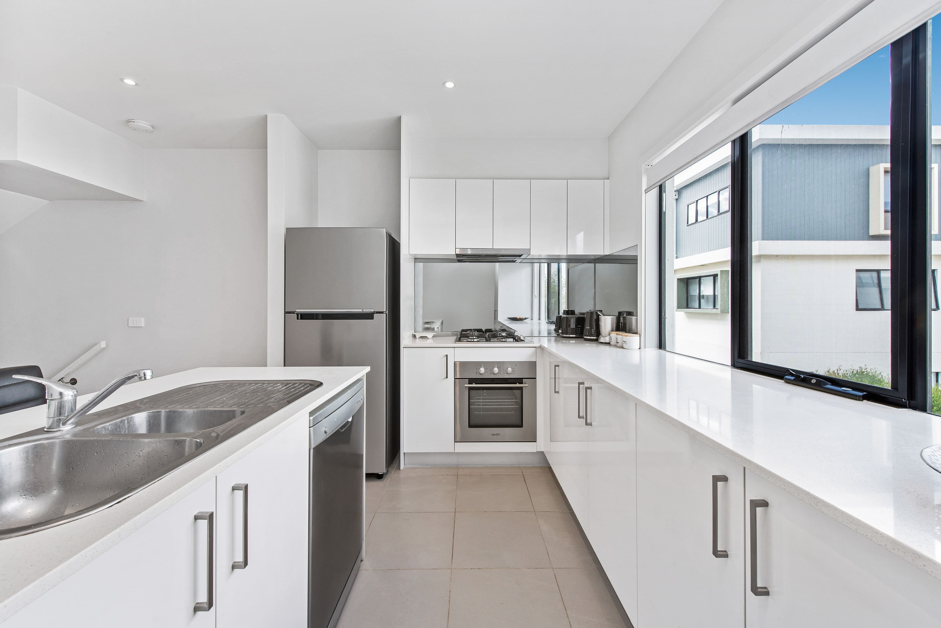 17 Edgeware Close, Pakenham VIC 3810, Pakenham - Thumbnail 2