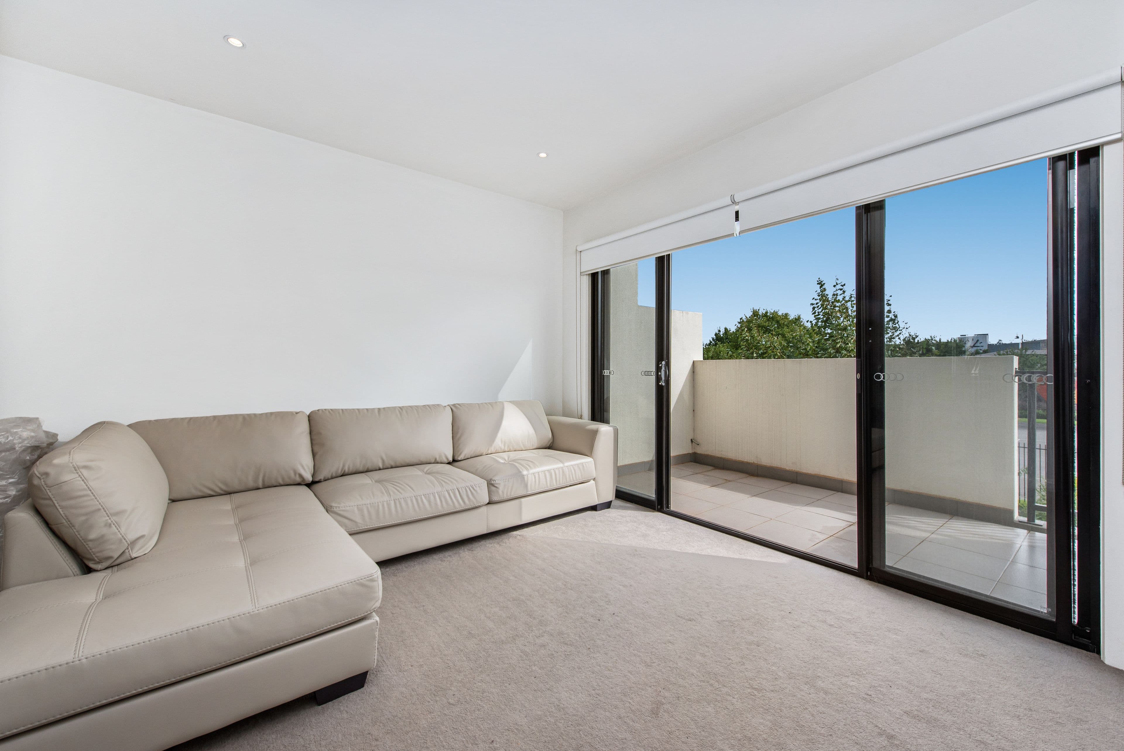 17 Edgeware Close, Pakenham VIC 3810, Pakenham - Thumbnail 4