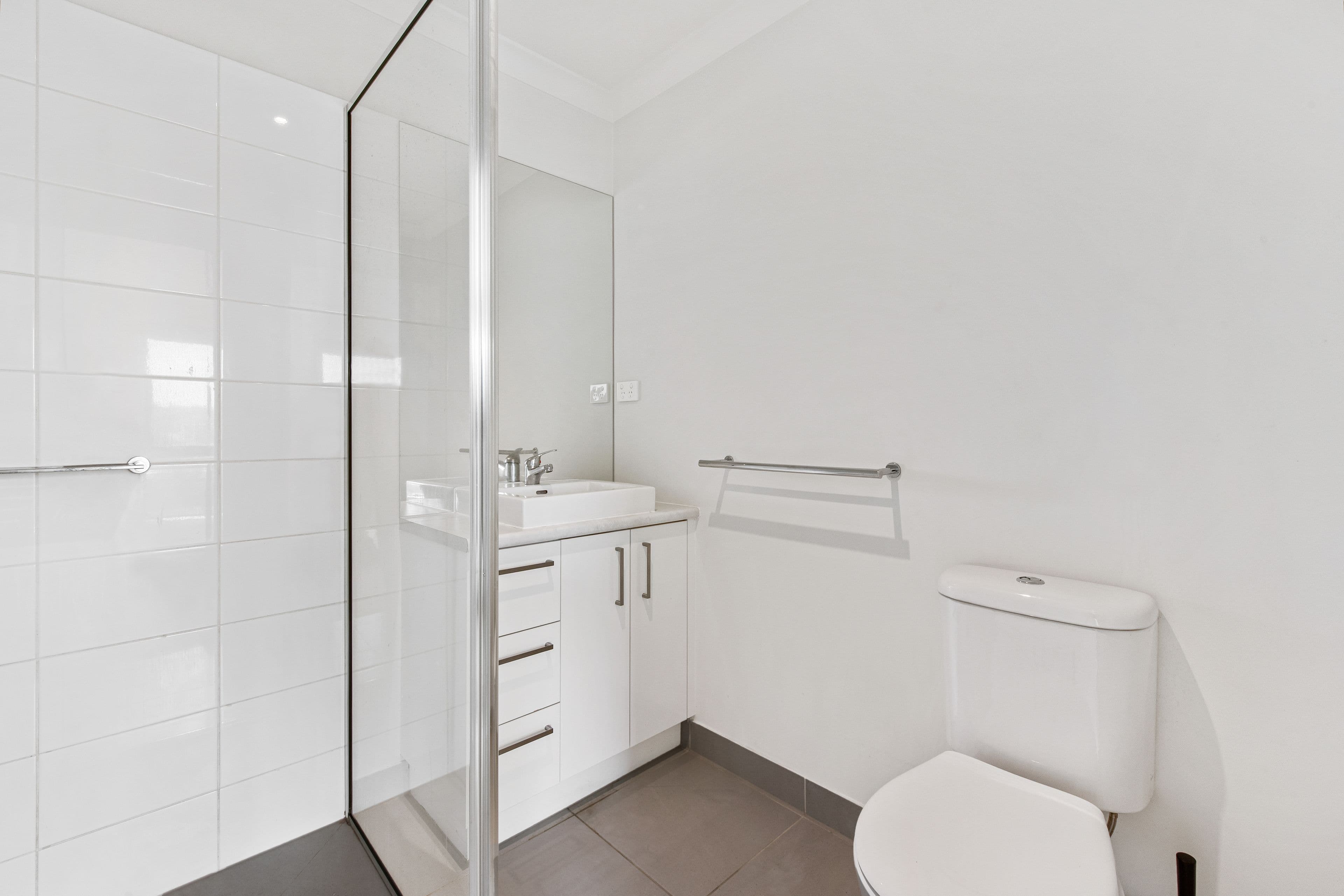 17 Edgeware Close, Pakenham VIC 3810, Pakenham - Thumbnail 8
