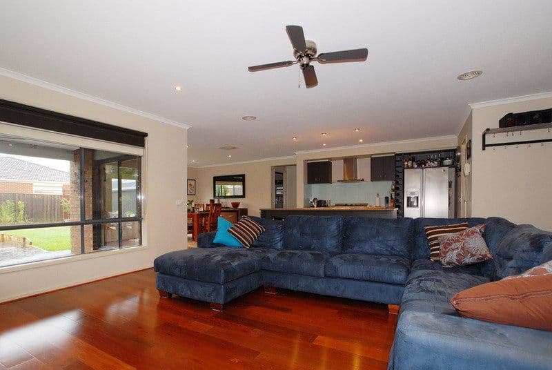 32 Flametree Circuit, CRANBOURNE VIC 3977, Cranbourne - Thumbnail 2