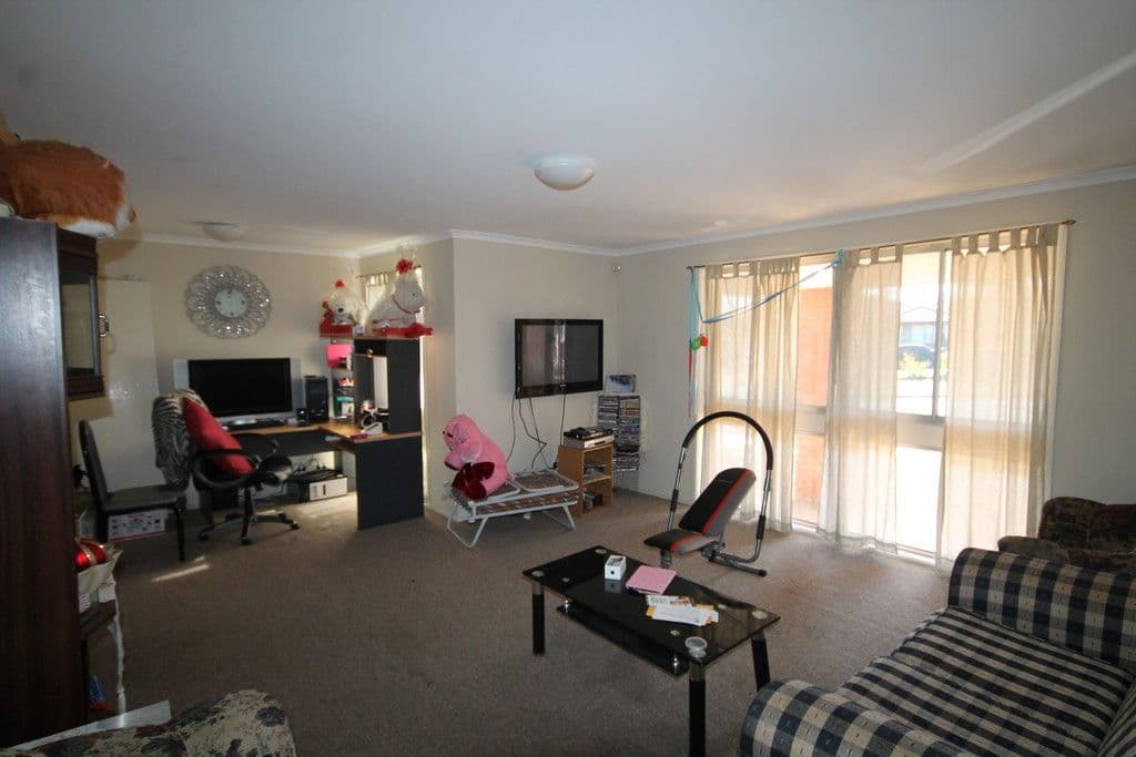 72 Oliveri Crescent, Green Valley - Thumbnail 3
