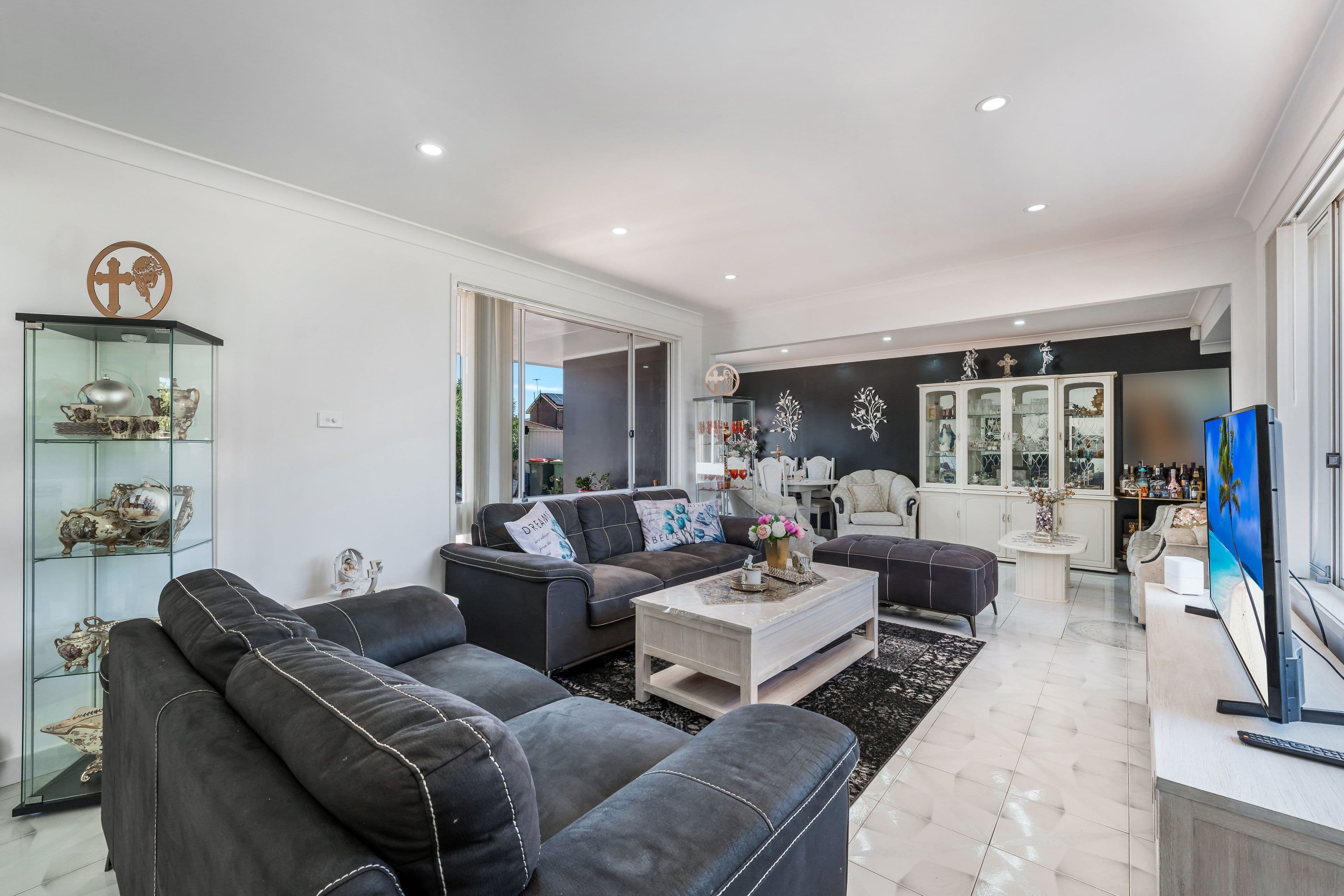 14 Moffitt Crescent, Edensor Park NSW 2176, Edensor Park - Thumbnail 2
