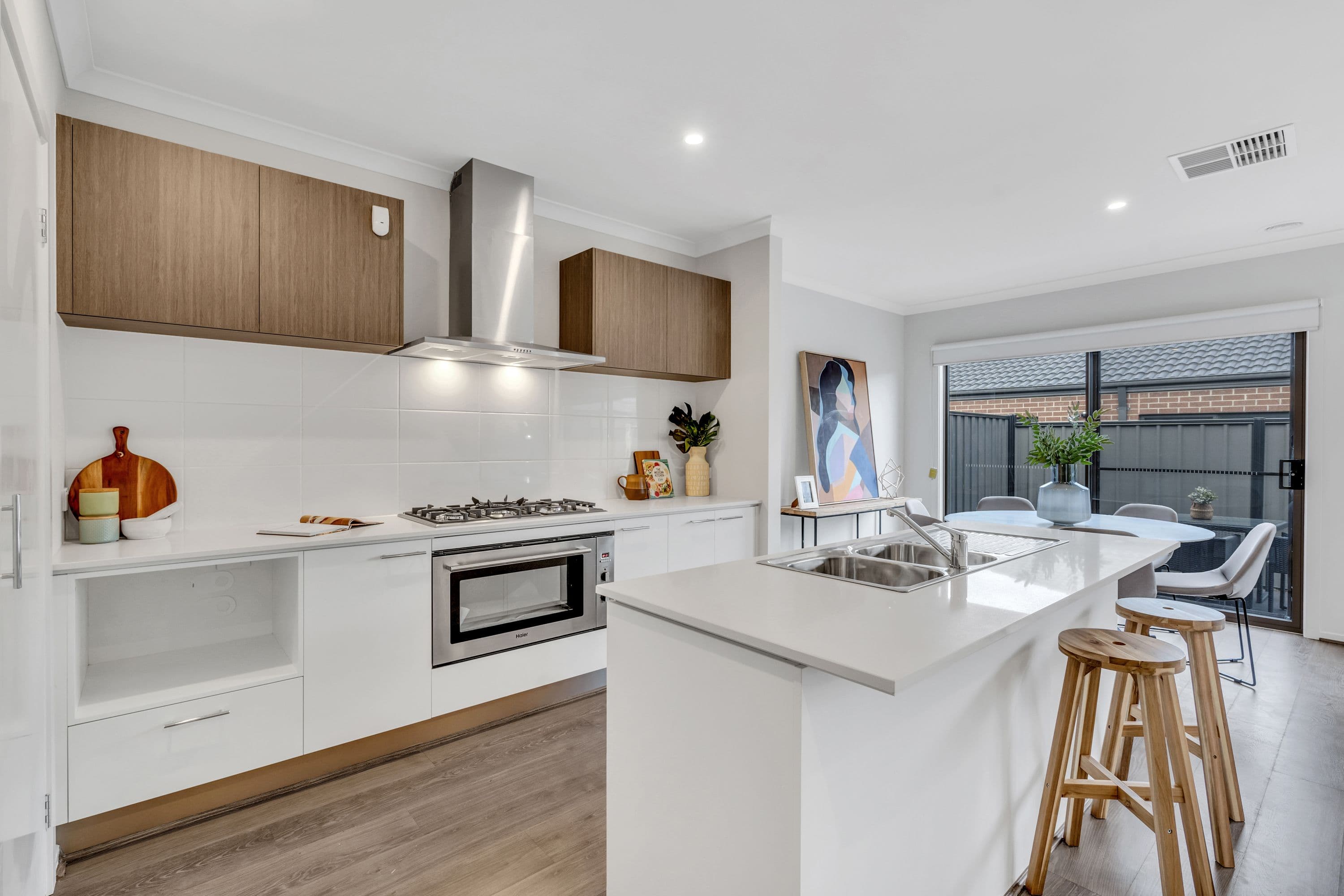 18 Quebec Avenue, Craigieburn VIC 3064, Craigieburn - Thumbnail 2