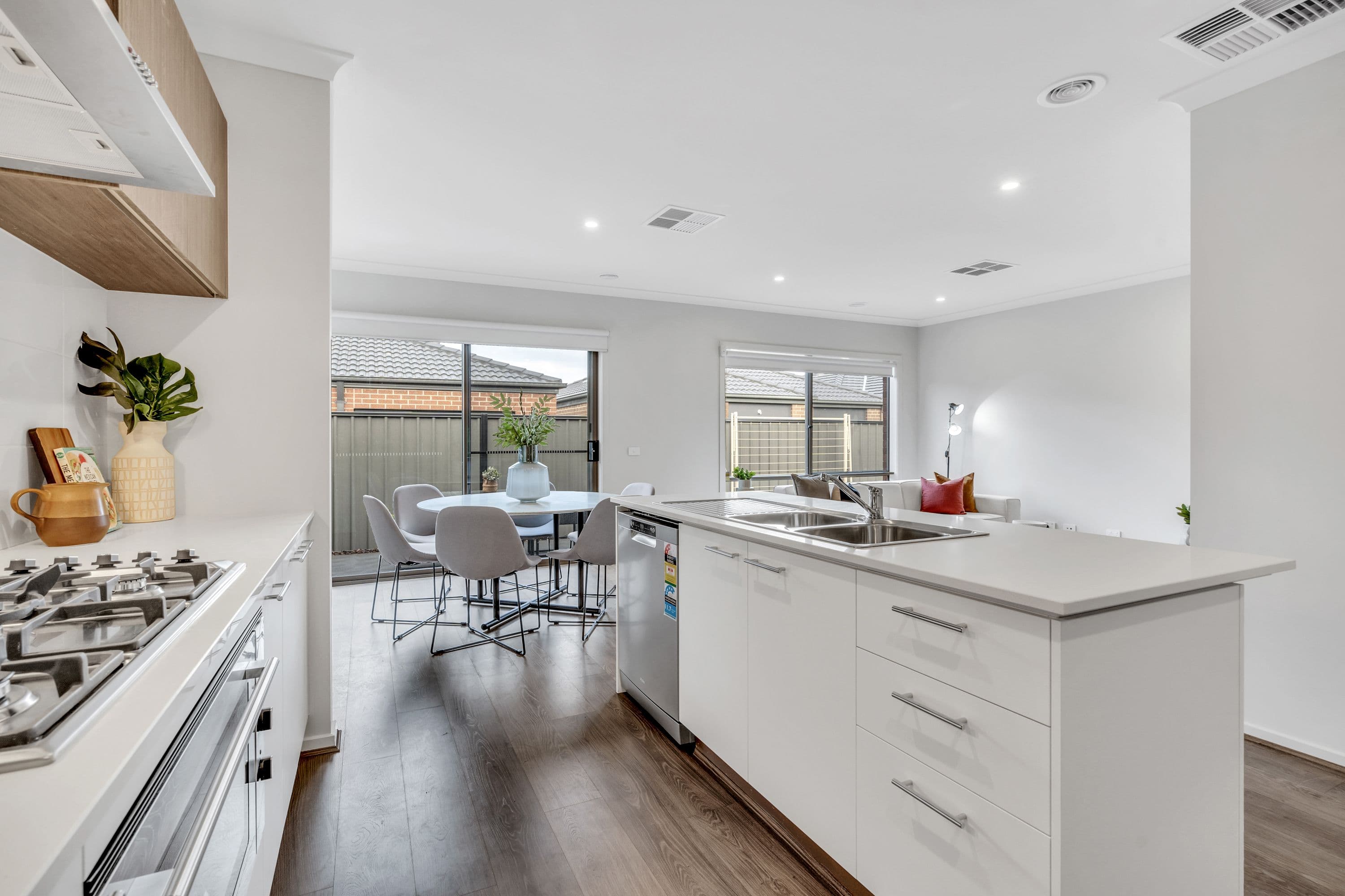 18 Quebec Avenue, Craigieburn VIC 3064, Craigieburn - Thumbnail 3