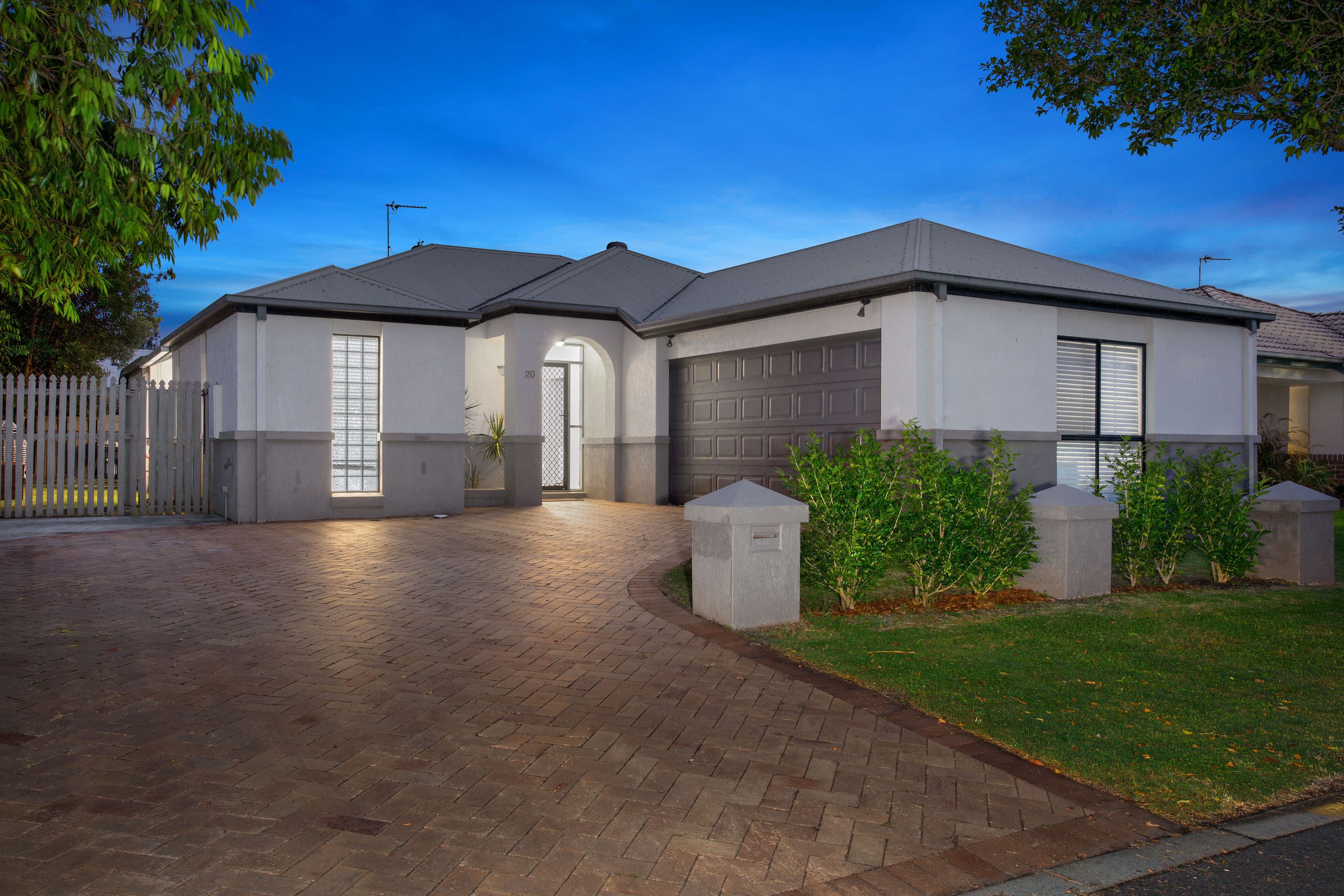 20 Gardendale Crescent, Burleigh Waters QLD 4220, Burleigh Waters - Thumbnail 2