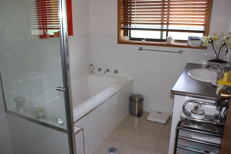 20 Shiraz Crescent, COROWA NSW 2646, Corowa - Thumbnail 5
