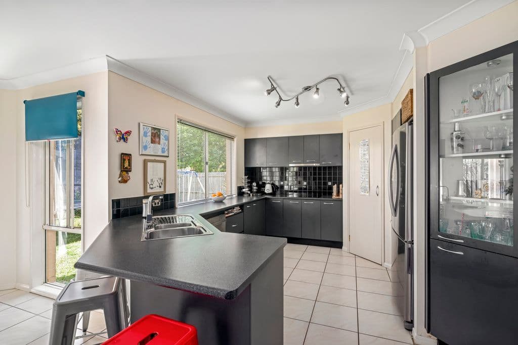 100 Silver Glade Drive, Elanora QLD 4221, Elanora - Thumbnail 3