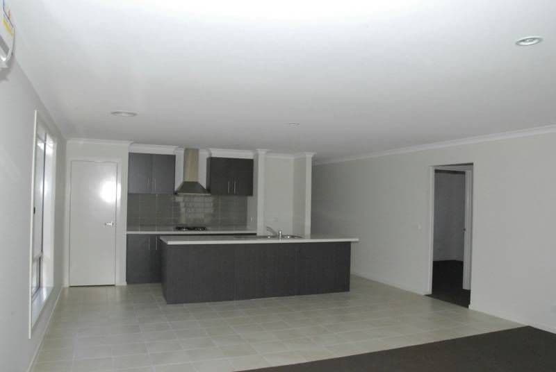 6 Shorey Place, CRANBOURNE WEST VIC 3977, Cranbourne West - Thumbnail 2
