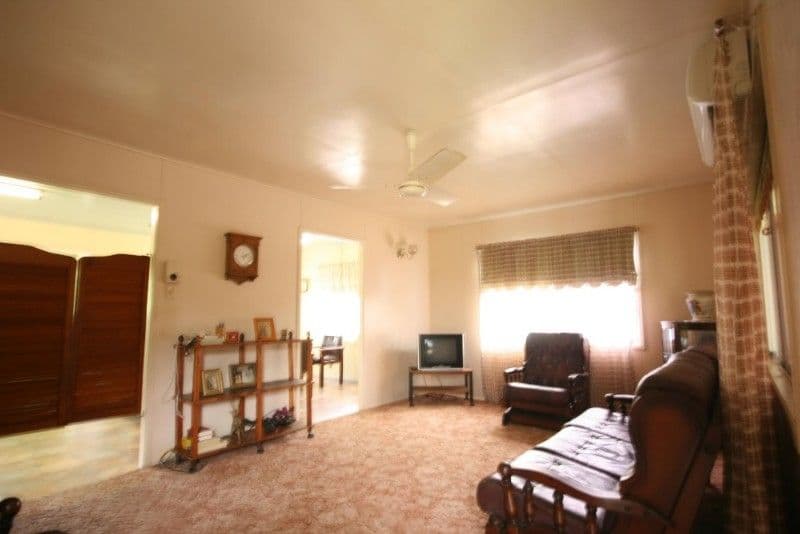 7 West Street, SARINA QLD 4737, Sarina - Thumbnail 5
