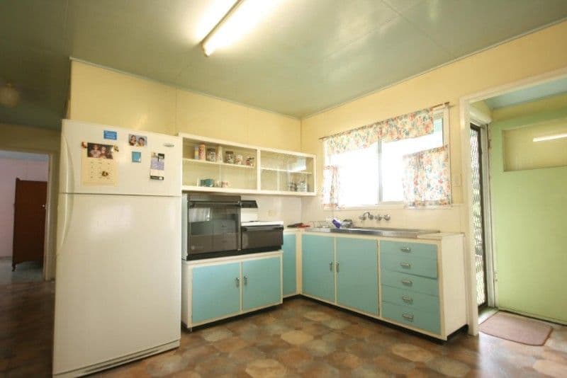 7 West Street, SARINA QLD 4737, Sarina - Thumbnail 6