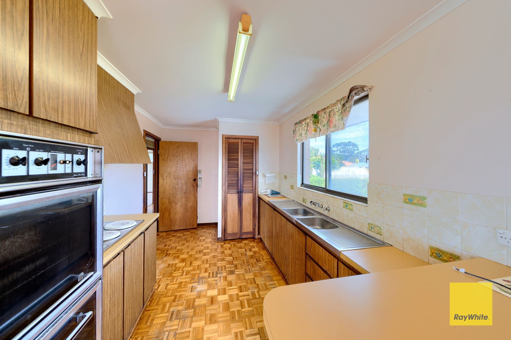 182 Bay View Drive, Little Grove WA 6330, Little Grove - Thumbnail 4
