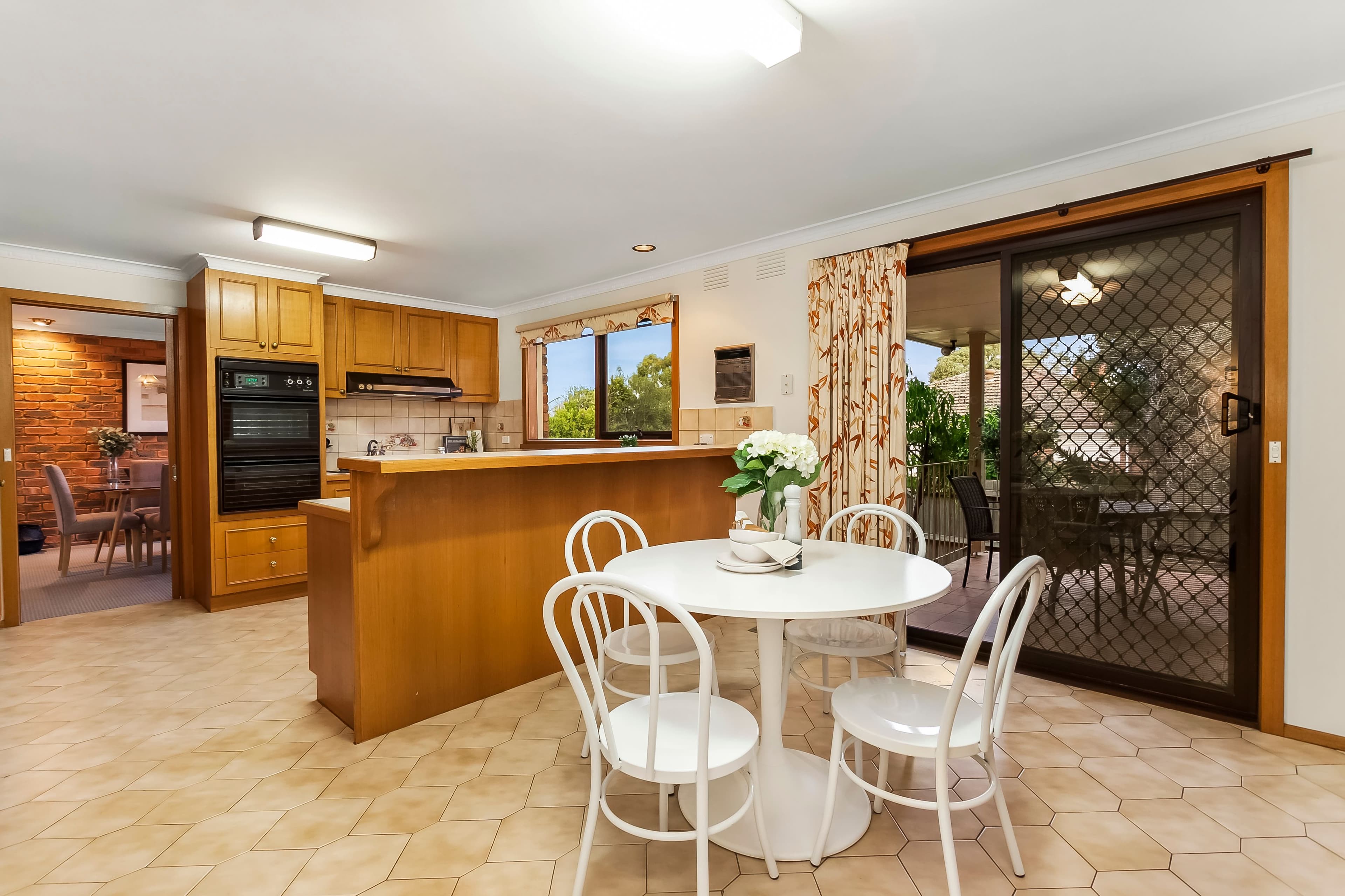 10 Mountleigh Court, Glen Waverley VIC 3150, Glen Waverley - Thumbnail 4