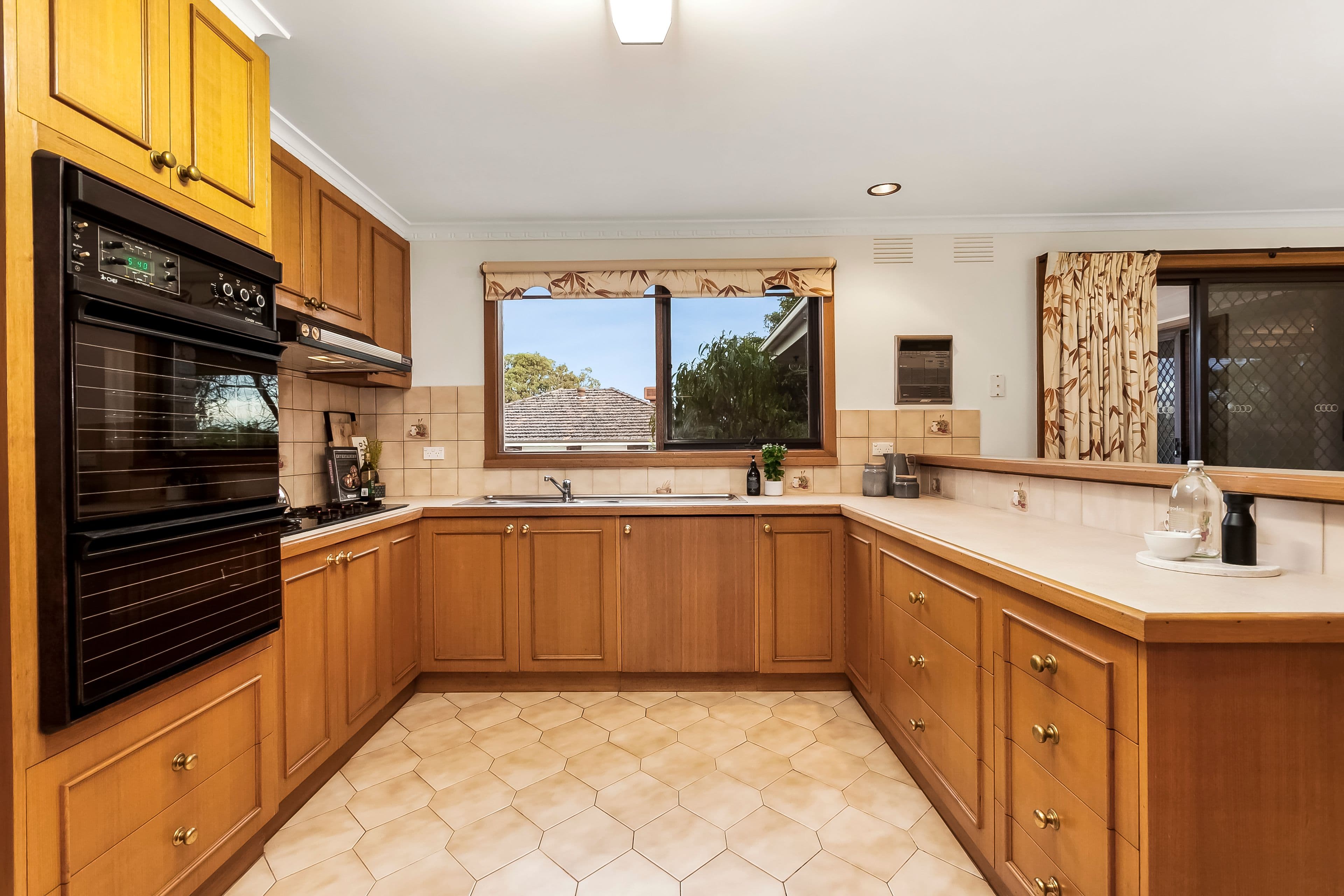 10 Mountleigh Court, Glen Waverley VIC 3150, Glen Waverley - Thumbnail 5