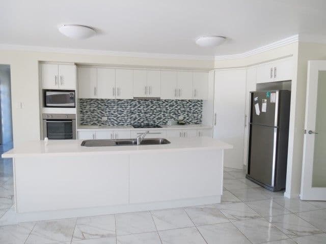 12 Lockyer Crescent, Roma QLD 4455, Roma - Thumbnail 2
