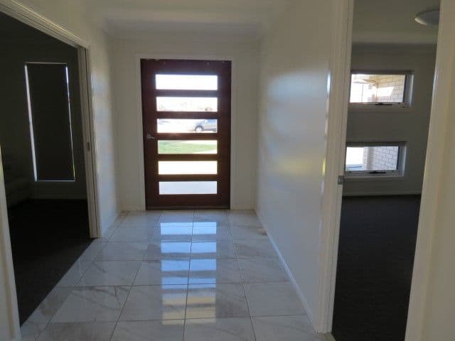 12 Lockyer Crescent, Roma QLD 4455, Roma - Thumbnail 4