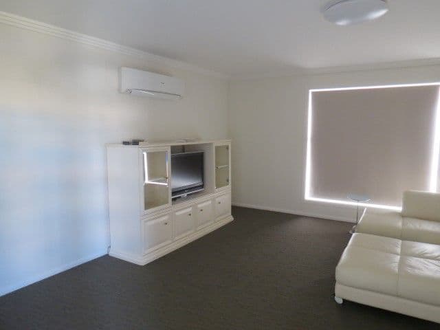 12 Lockyer Crescent, Roma QLD 4455, Roma - Thumbnail 5