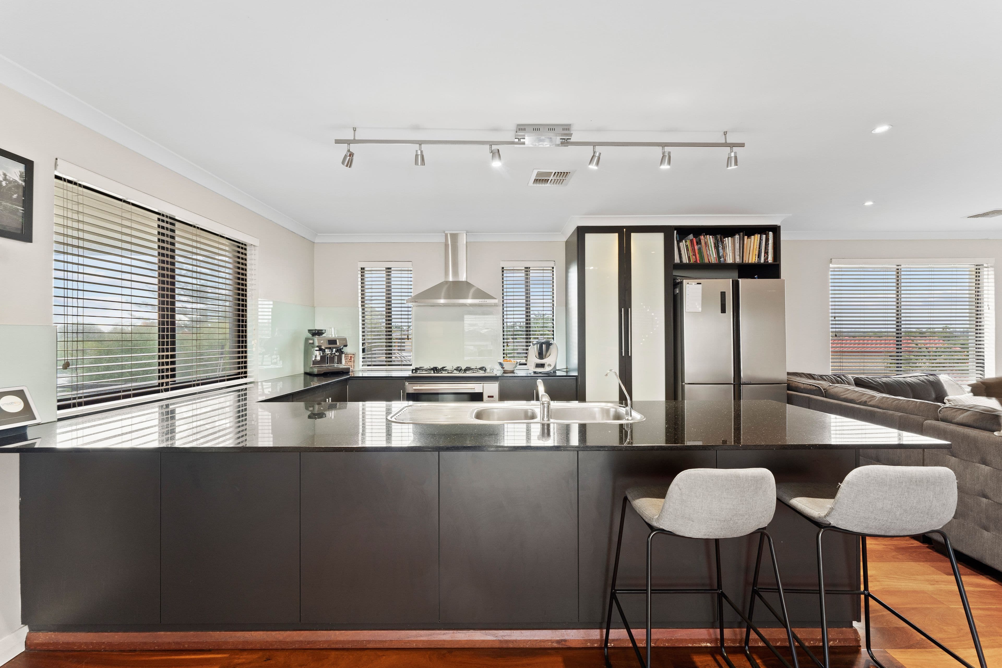 3 Reveley Street, Waikiki WA 6169, Waikiki - Thumbnail 3