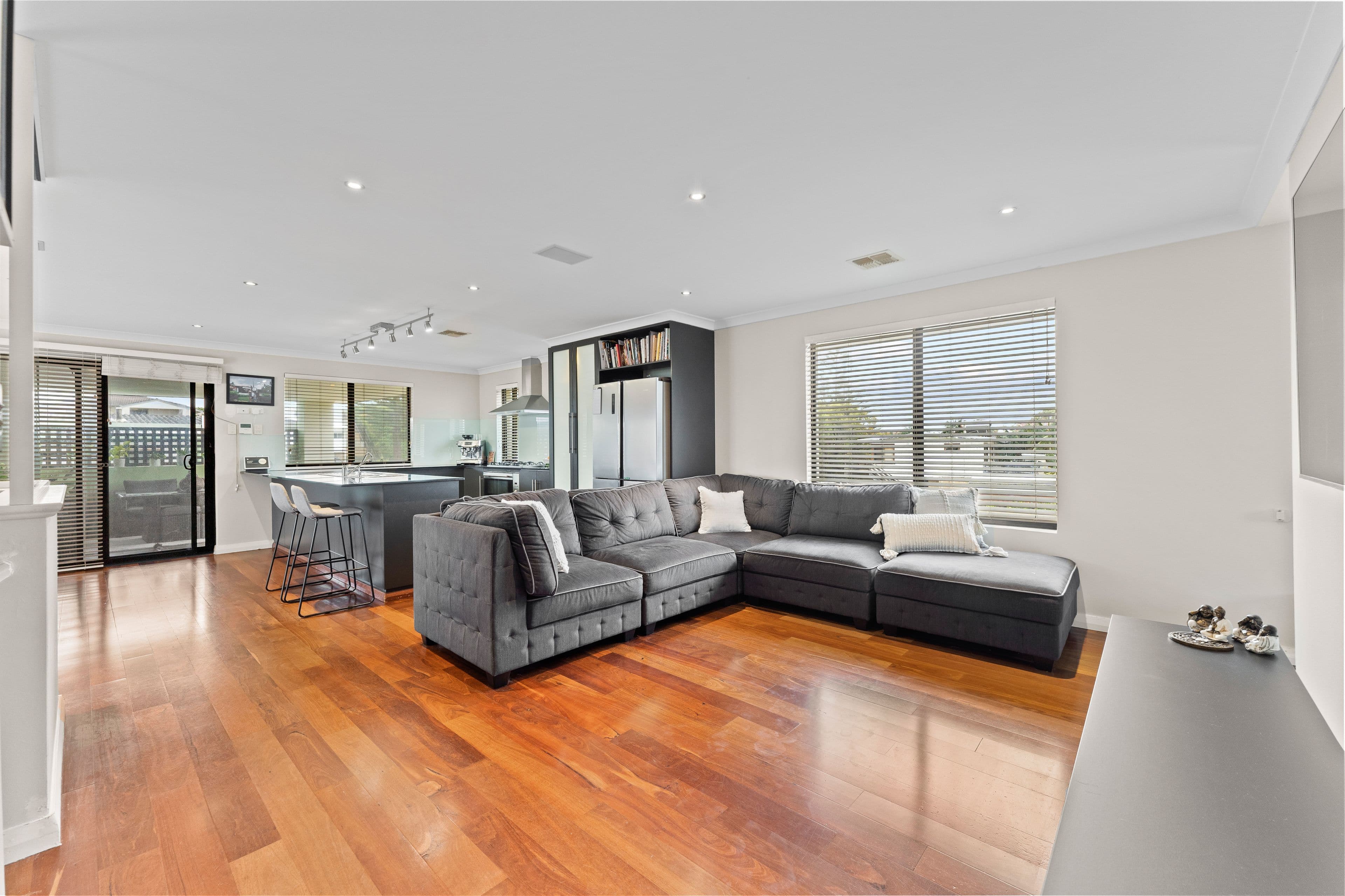 3 Reveley Street, Waikiki WA 6169, Waikiki - Thumbnail 8