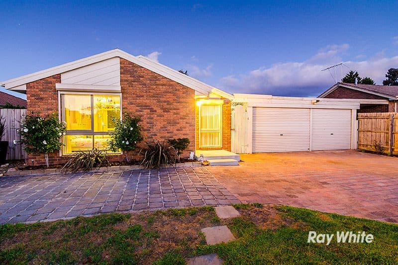 6 Hoysted Avenue, Cranbourne North VIC 3977, Cranbourne North - Thumbnail 2