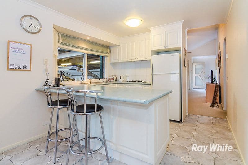 6 Hoysted Avenue, Cranbourne North VIC 3977, Cranbourne North - Thumbnail 3