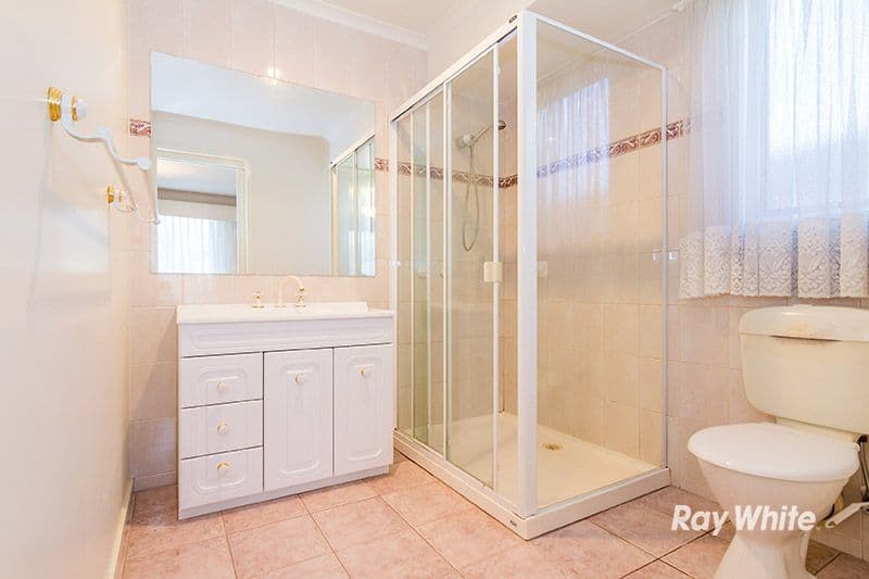 6 Hoysted Avenue, Cranbourne North VIC 3977, Cranbourne North - Thumbnail 6