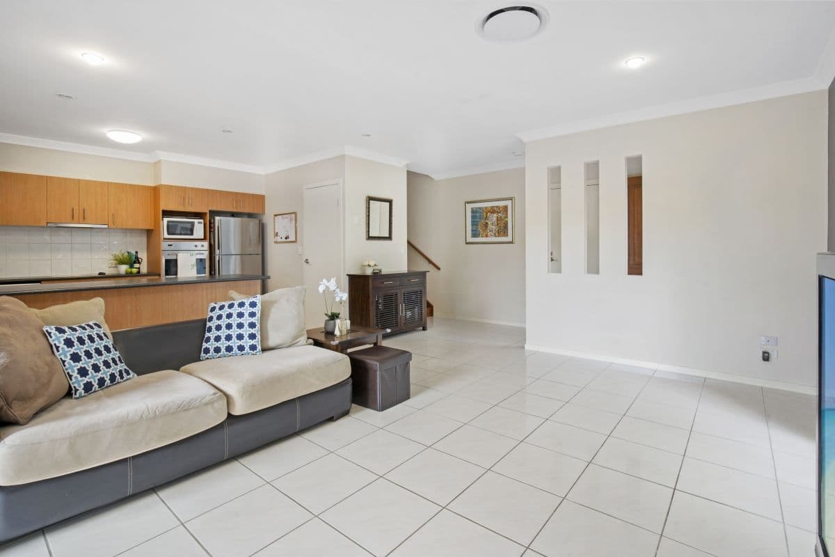 21 Robert Street, Mudgeeraba QLD 4213, Mudgeeraba - Thumbnail 2