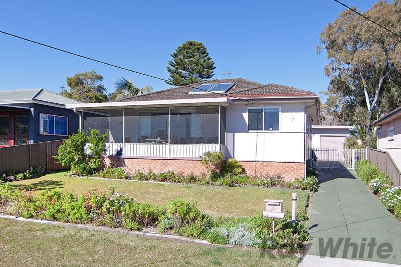 7 First Avenue, TOUKLEY NSW 2263, Toukley - Thumbnail 3