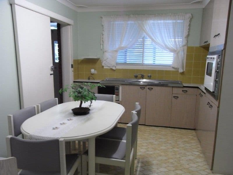 127 Lorraine Street, PEAKHURST HEIGHTS NSW 2210, Peakhurst Heights - Thumbnail 2