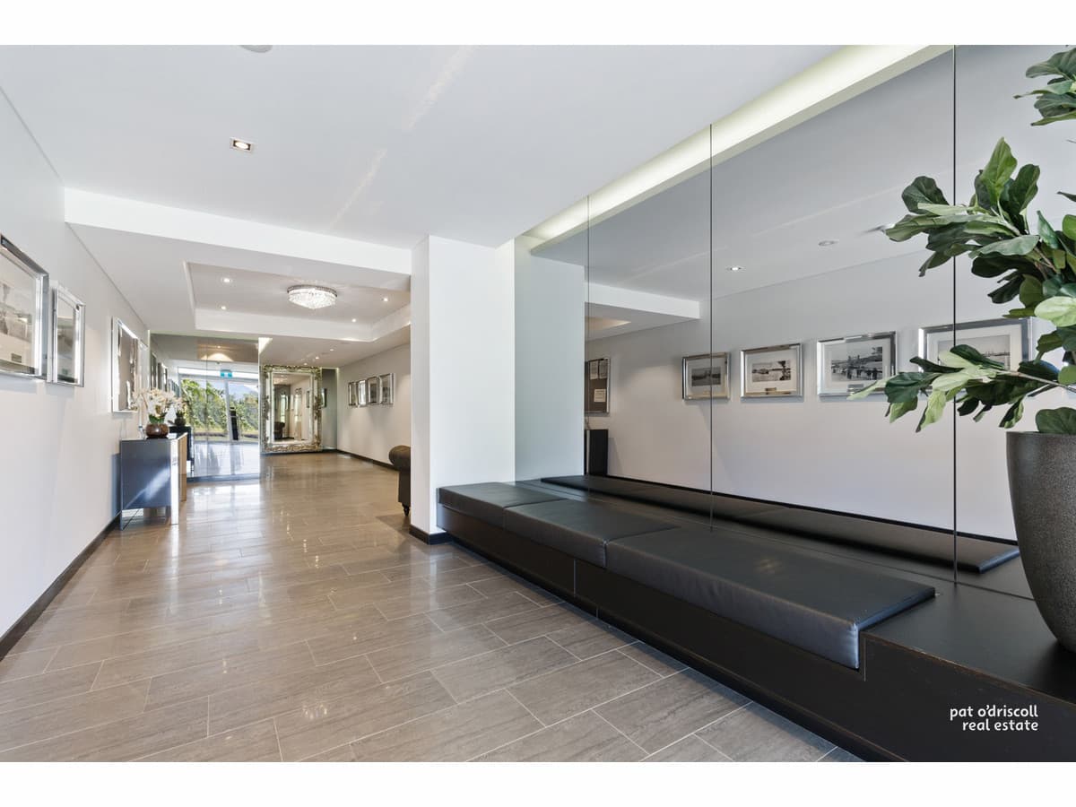 302/2-4 Victoria Parade, Rockhampton City QLD, Rockhampton City - Thumbnail 2