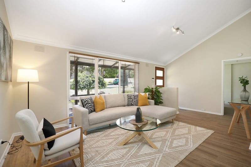 18 Eastwood Crescent, Mooroolbark - Thumbnail 2