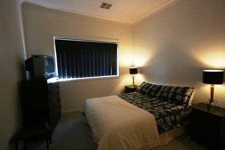 2 Vista Street, ST ALBANS VIC 3021, St Albans - Thumbnail 3