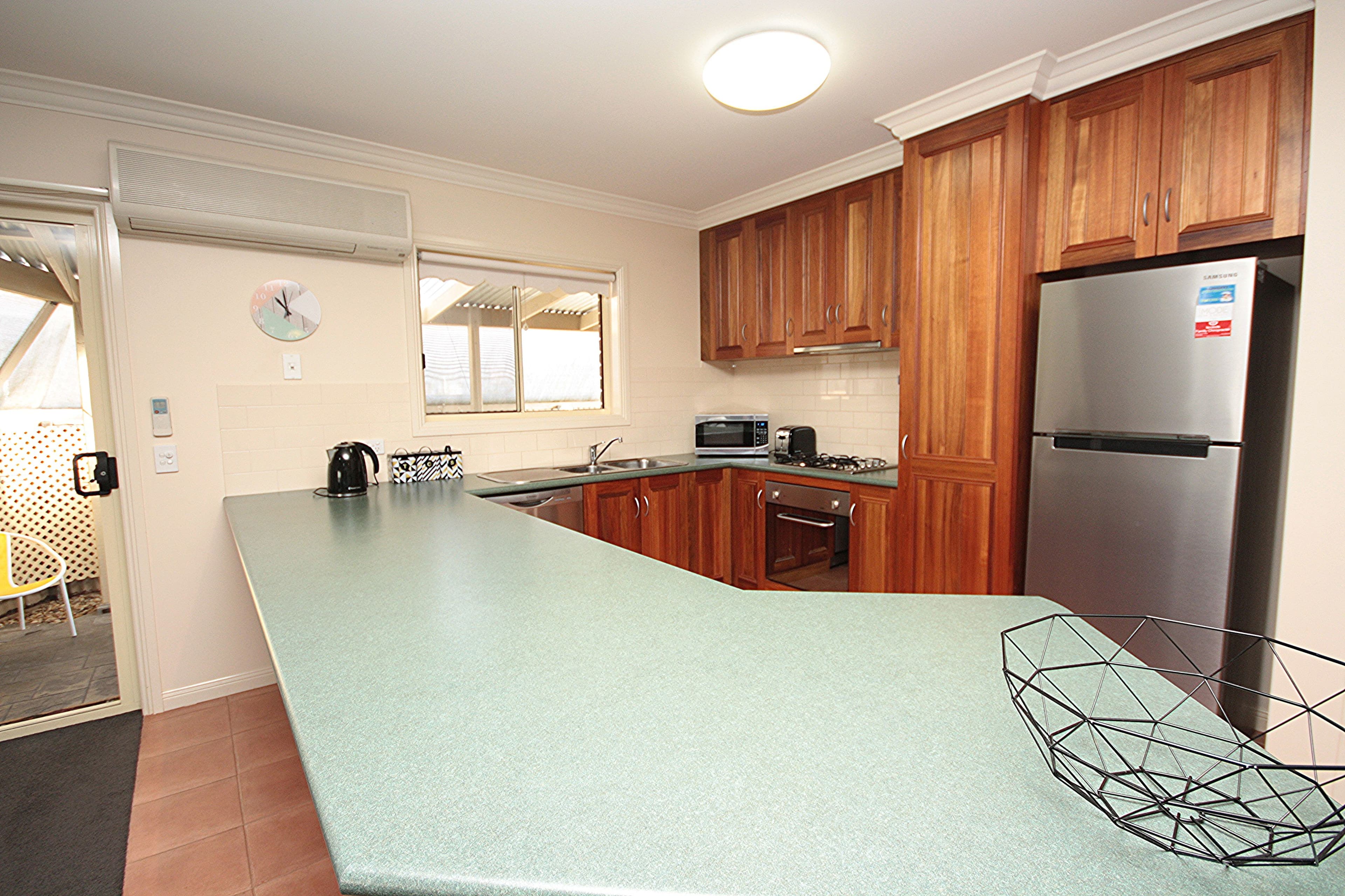 9 Barton Drive, Horsham VIC 3400, Horsham - Thumbnail 2