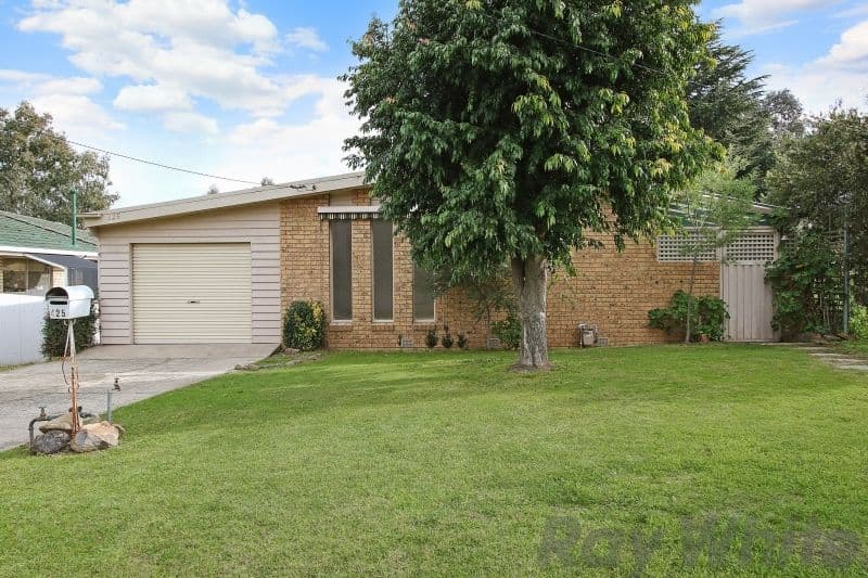 425 Dale Crescent, Lavington - Image 1