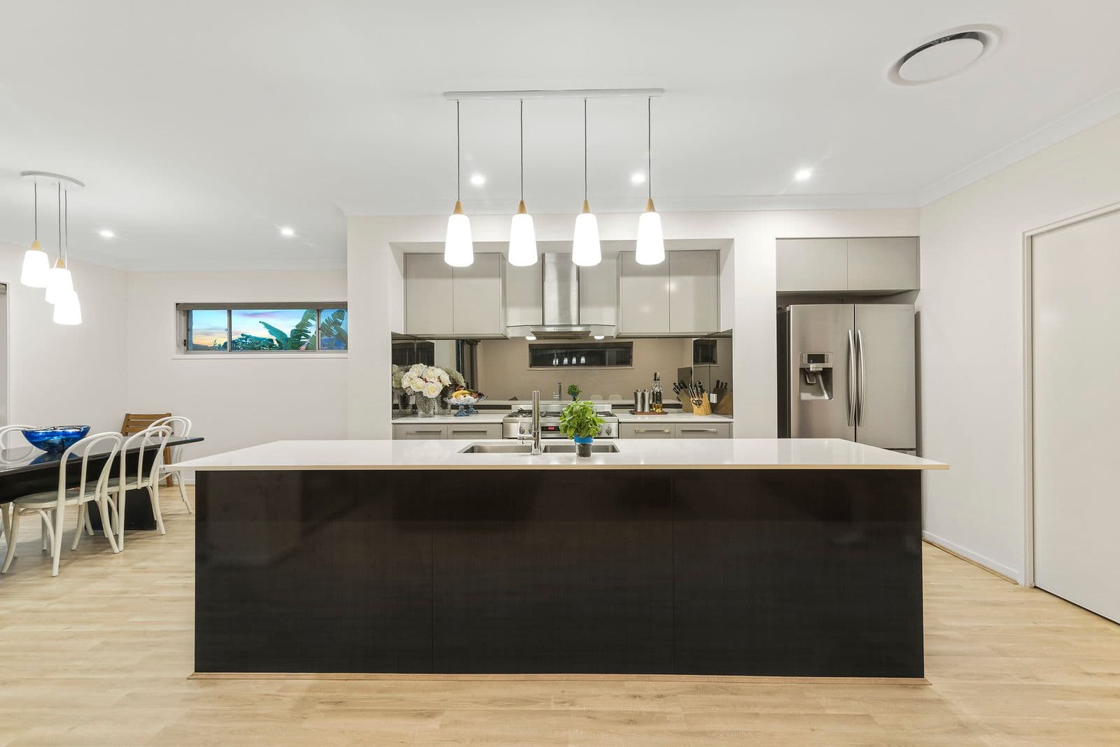 39 Sapphire Place, Elanora QLD 4221, Elanora - Thumbnail 2