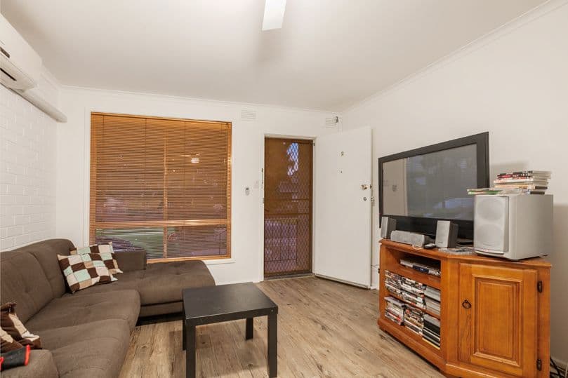 42 Harbury Street, Reservoir VIC 3073, Reservoir - Thumbnail 3