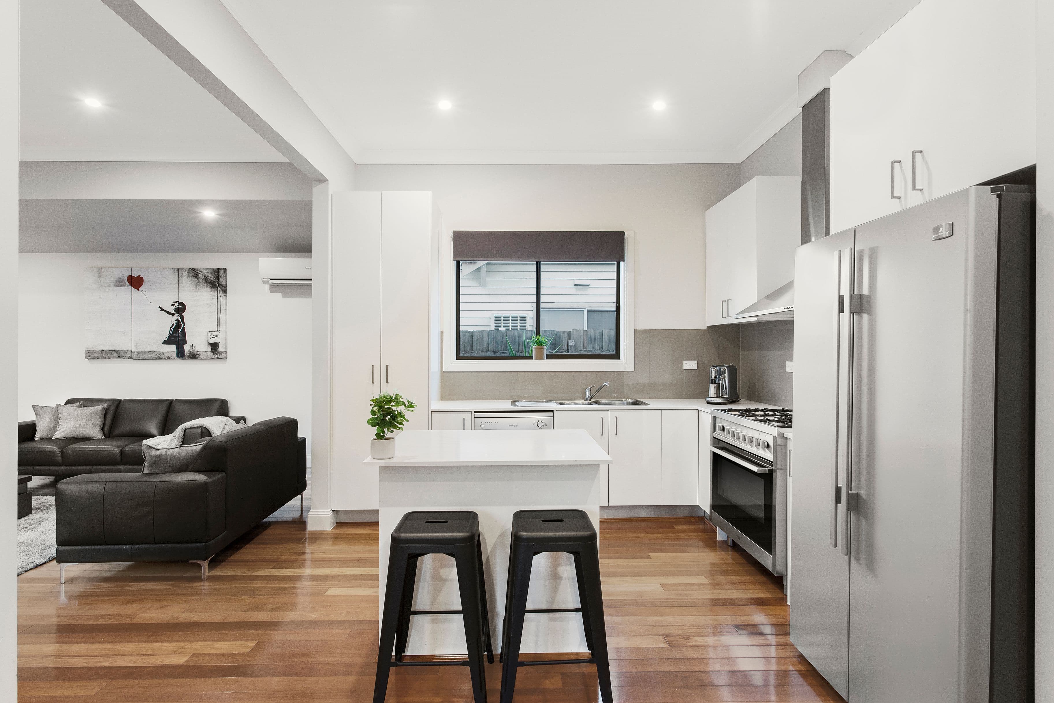 54 Willesden Road, Hughesdale VIC 3166, Hughesdale - Thumbnail 2