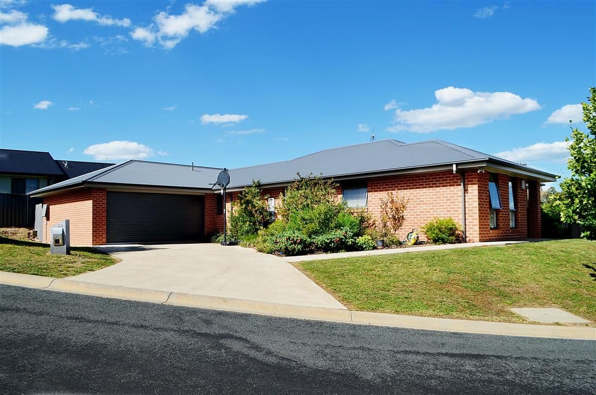 23 Lockeridge Drive, Tumut - Thumbnail 2