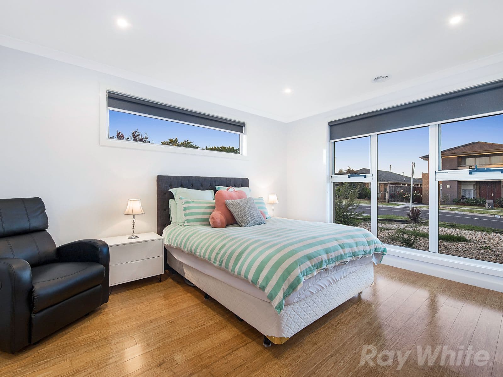 17 Shelburn Way, Cranbourne East VIC 3977, Cranbourne East - Thumbnail 2
