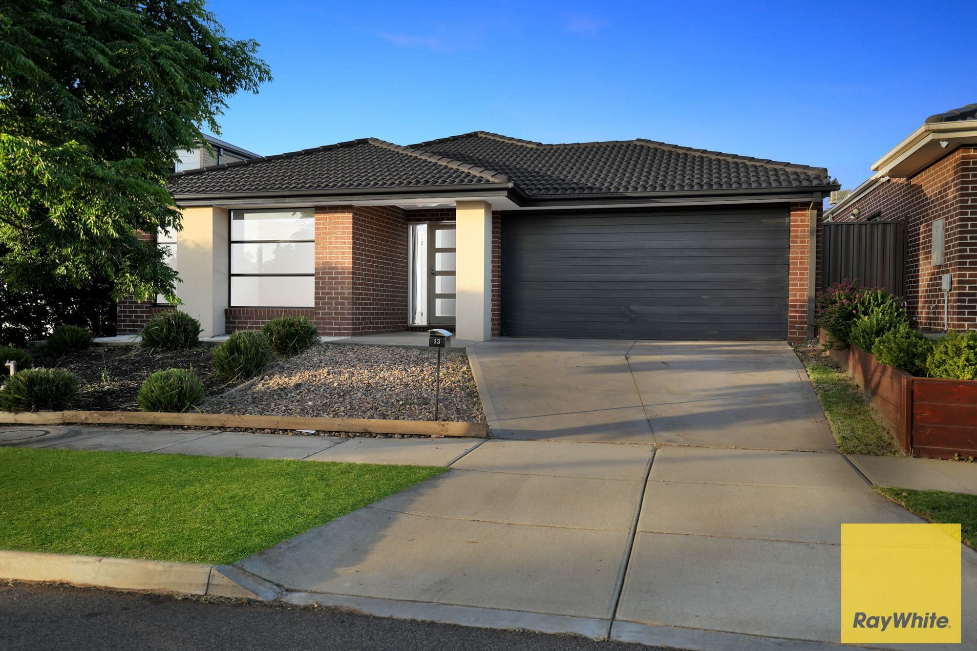 13 Coltan Avenue, COBBLEBANK VIC 3338, Cobblebank - Thumbnail 2