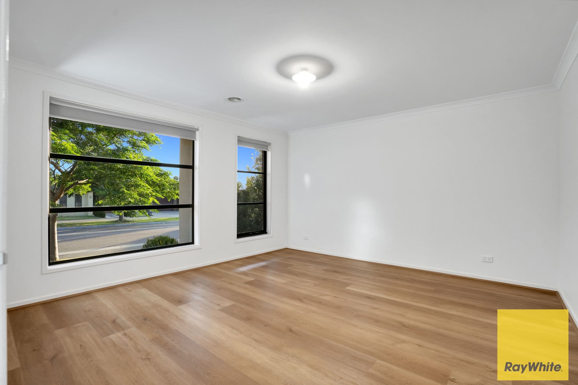13 Coltan Avenue, COBBLEBANK VIC 3338, Cobblebank - Thumbnail 3